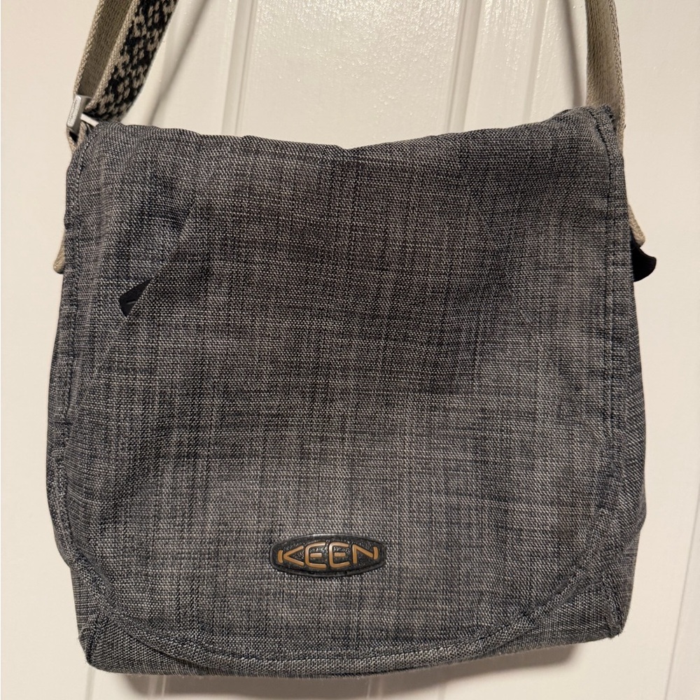 Keen Gray cross body messenger bag